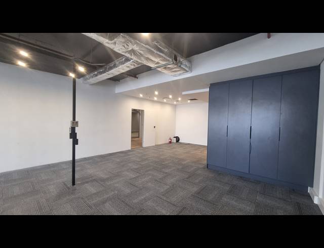 148M² OFFICE TO LET IN SEA POINT